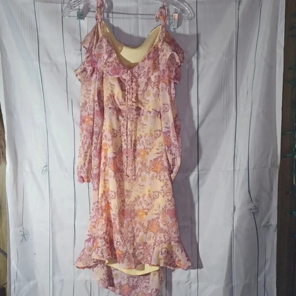 Rewind Dresses & Skirts - Rewind cold shoulder open back pink floral dress